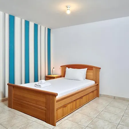 Vila Azura Sunrise By Ezoria Coral Bay