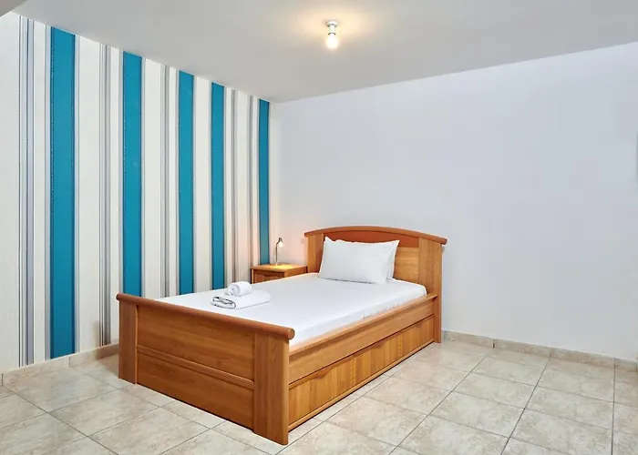 Villa Azura Sunrise By Ezoria Coral Bay